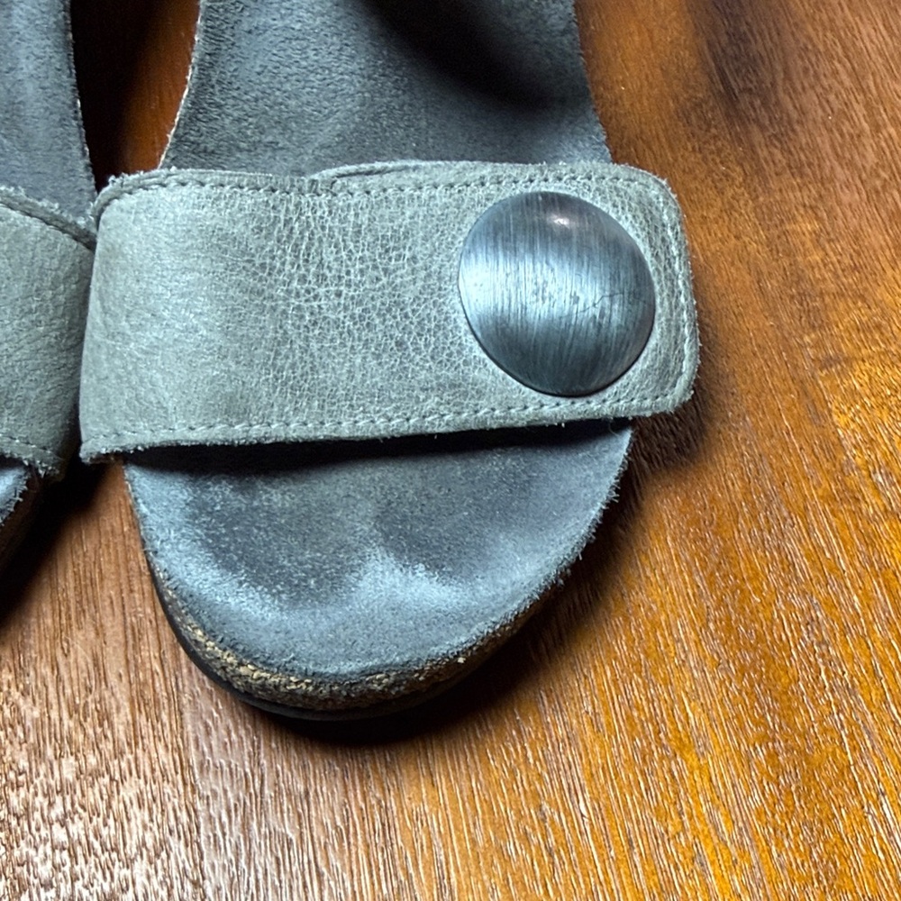 Taos Stylish Gray Sandals - Picture 10 of 11